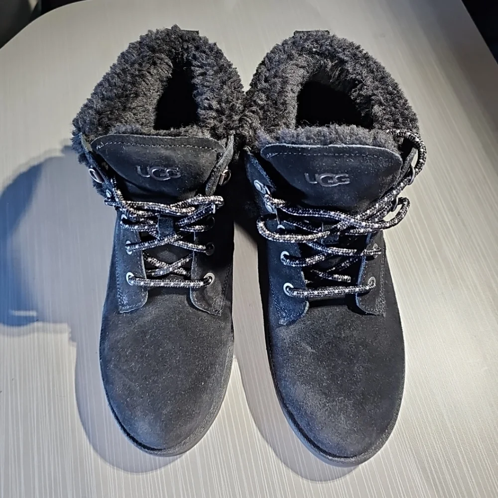 UGGS Romley Heritage Black Sherpa Lined‎ Leather Lace-Up Boots Women's 8 NWOT